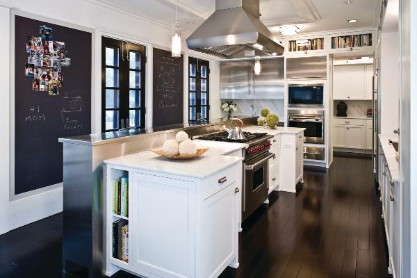 black and white inspiration, bistro-kitchen-with-island
